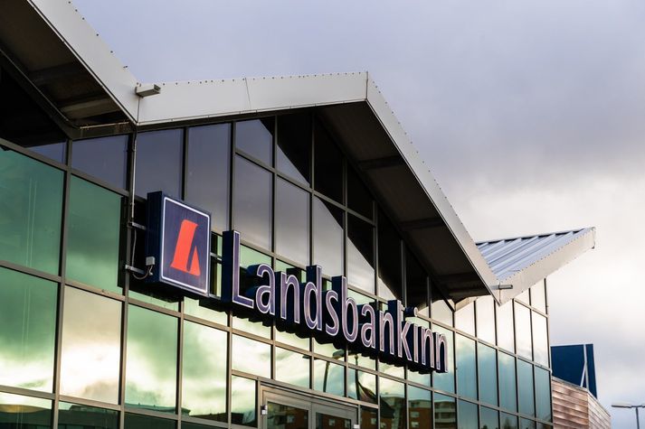 Landsbankinn hækkar breytilega vexti á óverðtryggðum íbúðalánum.