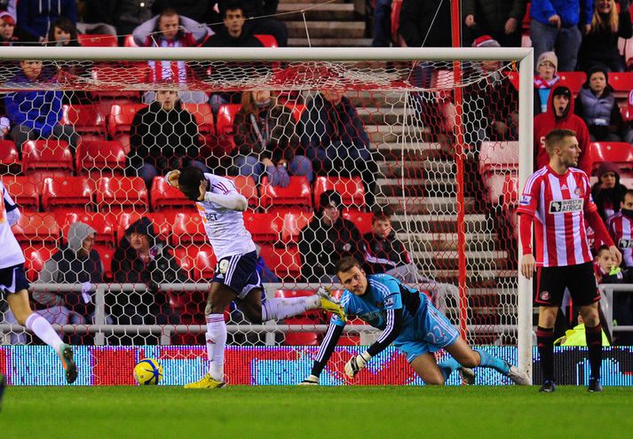 Marvin Sordell fagnar öðru marka sinna í kvöld.