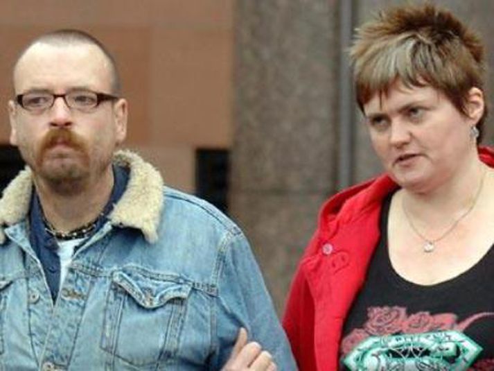 Caroline og Steve er beinlínis hættulega öðrum þegar þau stunda kynlíf.