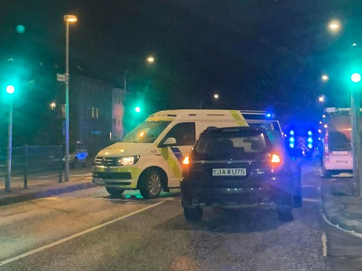 Hringbraut var lokað á meðan aðgerðum stóð.