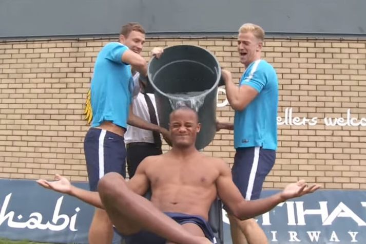 Vincent Kompany, fyrirliði Man. City, tekur áskorununni.