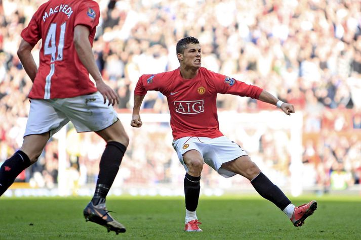 Cristiano Ronaldo fagnar marki á síðasta tímabili sínu með Manchester United.