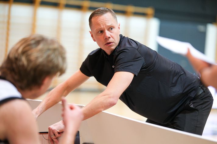 Jakob Örn Sigurðarson, þjálfari KR, er hér áhyggjufullur á svip en hann segir stressið ekki hafa verið sérlega mikið á spennandi lokakafla.