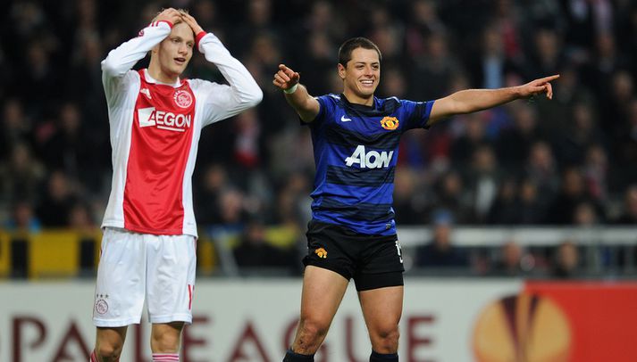 Javier Hernandez fagnar hér marki sínu í kvöld.
