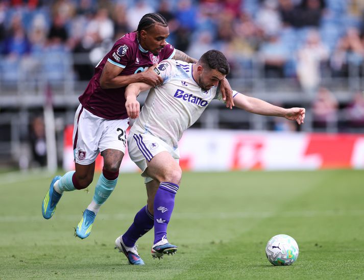 John McGinn í baráttunni í dag