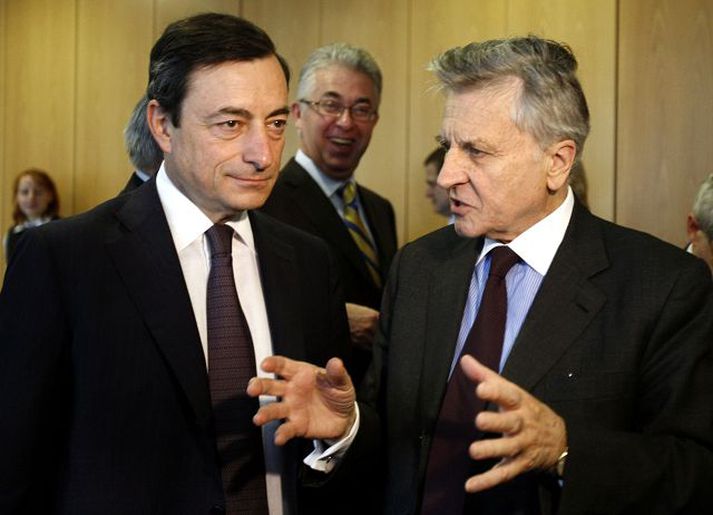 tveir seðlabankastjórar Mario Draghi, seðlabankastjóri Ítalíu, ásamt Jean-Claude Trichet, bankastjóra evrópska seðlabankans.