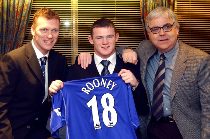 Bill Kenwright með  Wayne Roone og þáverandi stjóra Everton, David Moyes, þegar Rooney kom mjög ungur inn í Everton liðið.