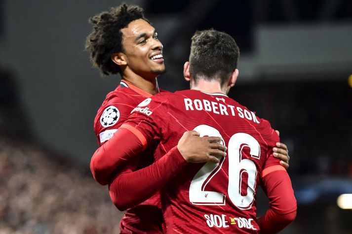 Trent Alexander-Arnold og  Andy Robertson fagna hér marki saman en þeir eru duglegir að búa til mörk fyrir liðið þrátt fyrir að spila sem bakverðir.