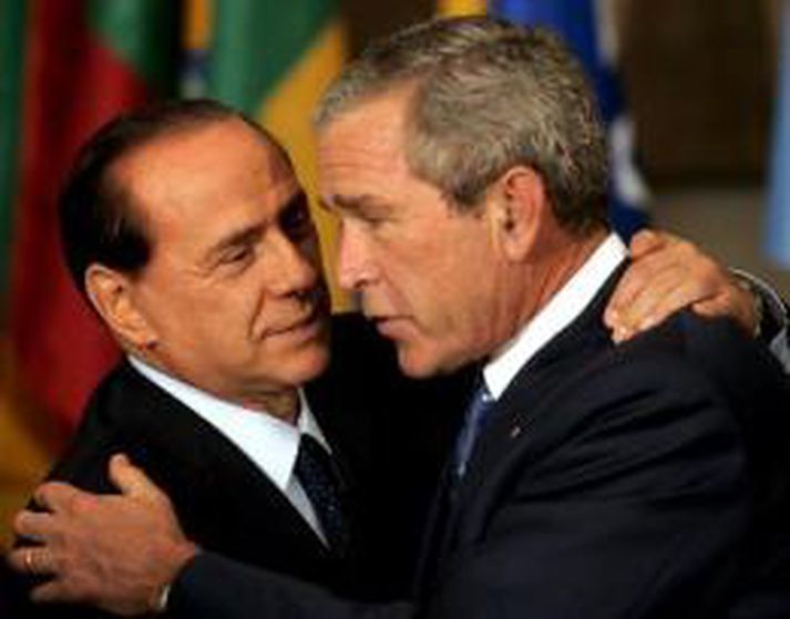 Berlusconi (t.v.) og George W. Bush (t.h.) voru miklir vinir.