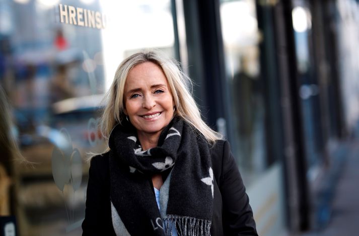 Hlý og vönduð sæng er ein besta fermingargjöfin sem völ er á segir Anna Bára Ólafsdóttir, eigandi Dún og fiður. „Slík fermingargjöf eldist vel og lengi með fermingarbarninu og bætir án efa svefn þess um leið." Þessa dagana býður Dún og fiður upp á frábær fermingartilboð á vönduðum sængum og koddum og fallegum rúmfötum í ýmsum stærðum og litum.