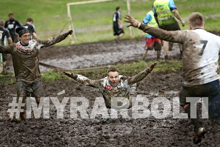 Skítaveður hentar ekki mýrarbolta.