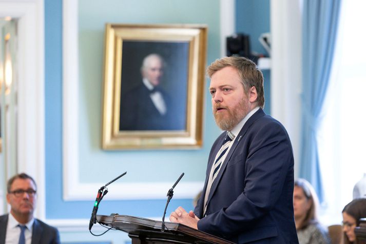 Flokksráðsfundur Miðflokksins var haldinn í gegnum fjarfundarbúnað í dag. Þar var lögð fram ályktun undir yfirskriftinni "Neyðaraðgerðir strax". 