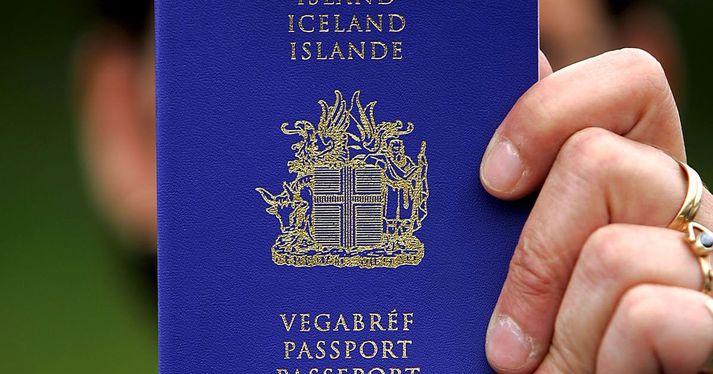 Fullorðinn Íslendingur þarf að greiða 12.300 krónur fyrir að endurnýja vegabréf sem gildir í tíu ár.