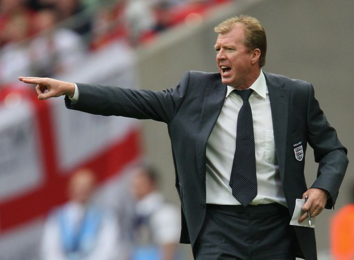 McClaren kallar skipanir til sinna manna.