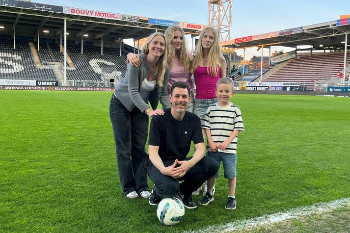 Freyr Alexandersson með fjölskyldu sinni. Freyr tók nýverið við þjálfun Brann í Noregi og mun fyrst um sinn starfa fjarri fjölskyldu sinni í Bergen. 