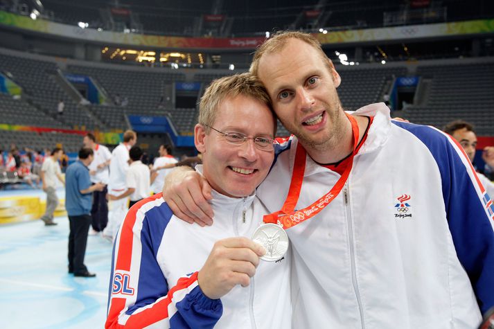 Ólafur Stefánsson og Guðmundur Guðmundsson með silfurverðlaunin sem íslenska handboltalandsliðið vann í Peking árið 2008.