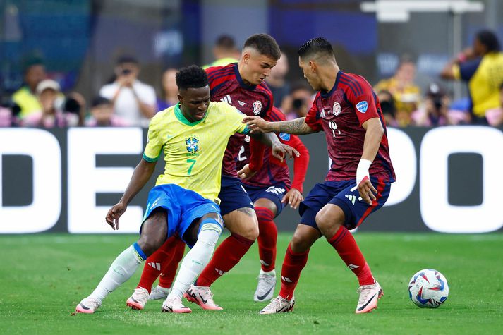 Vinícius Júnior komst lítt áleiðis í leiknum gegn Kosta Ríka, ekki frekar en aðrir leikmenn Brasilíu.