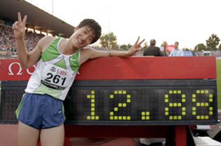Liu Xiang fagnar hér heimsmeti sínu