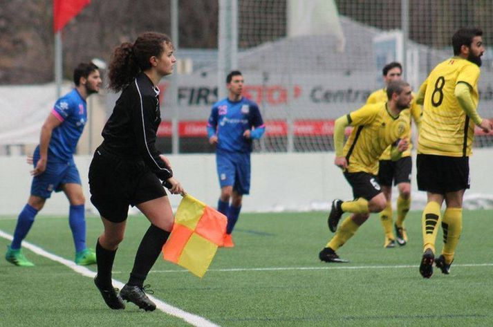 Marta San Juan Casado á hliðarlínunni.