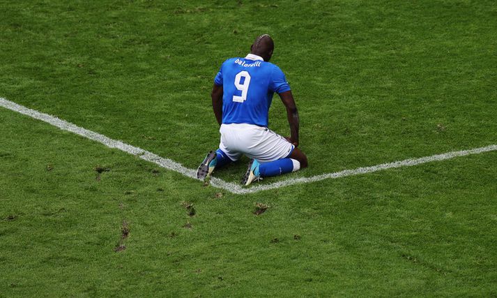 Mario Balotelli hafði á orði fyrir mót að hann myndi ganga af velli ef hann yrði fyrir kynþáttafordómum.