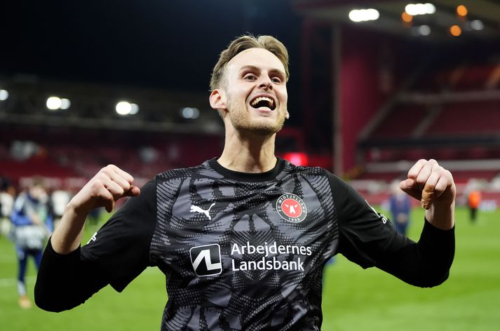 Elías Ólafsson gat fagnað í kvöld góðu gengi sinna manna.