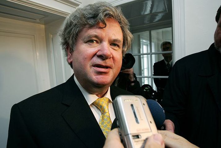 Davíð Oddsson bankastjóri Seðlabankans. Bregðast þarf við neikvæðri umfjöllun erlendis með öflugri kynningu.