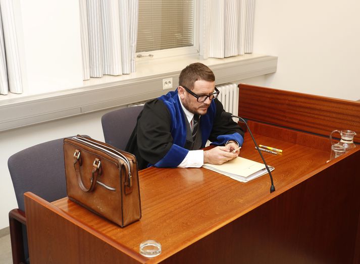 Tímagjald verjenda er nú 16.500 krónur en var áður 10.000 krónur. Vilhjálmur H. Vilhjálmsson hæstaréttarlögmaður segir um að ræða ásættanlega réttarbót.