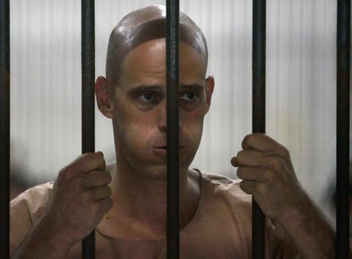 Myndir af Harry urðu til þess að almenningur i Ástralíu krafðist þess að hann yrði látinn laus.