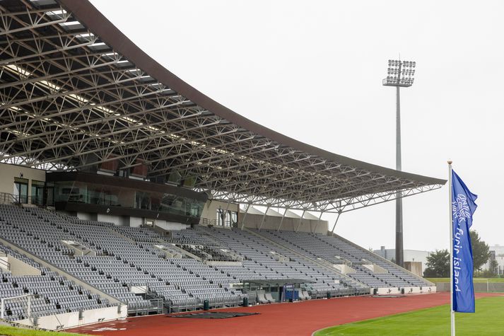 Stjórnin virðist hafa áhyggjur af því að Alþjóðknattspyrnusambandið grípi inn í, verði framkvæmdastjóra sambandsins sagt upp.