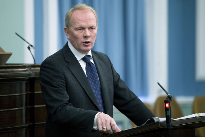Illugi Gunnarsson verður með íslenska trefilinn á leiknum á eftir.