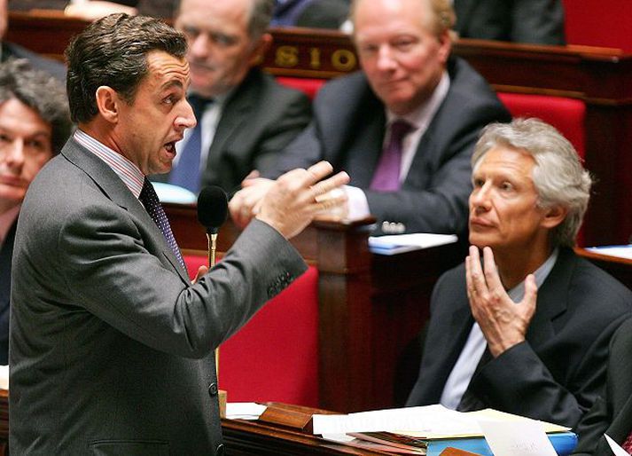 Sarkozy og de Villepin á franska þinginu árið 2006 þegar Sarkozy var innanríkisráðherra en de Villepin forsætisráðherra. fréttablaðið/AP