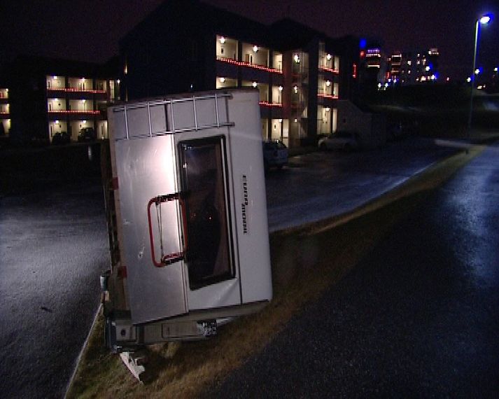 Á höfuðborgarsvæðinu urðu einnig miklar skemmdir í veðurhamnum.