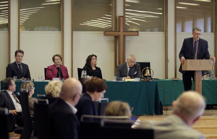 Kirkjuþing 2015 í Grensáskirkju afgreiddi ýmis mál en önnur bíða framhalds þingsins á fyrri hluta næsta árs.