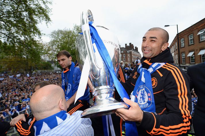 Di Matteo fagnar á götum Lundúna eftir sigur Chelsea í Meistaradeild Evrópu.