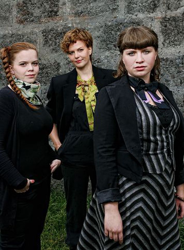 PopUp Þórey Björk Halldórsdóttir, lengst til vinstri, ásamt Guðbjörgu Jakobsdóttur og Björgu Guðmundsdóttur, en þær stóðu að stofnun markaðarins. 
fréttablaðið/anton