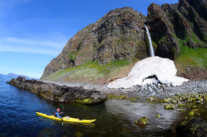 Samkomulagið felur í sér að Arctic Adventures hf. kaupir alla hluti í Into the Glacier ehf. af Icelandic Tourism Fund (ITF) og Sigurði Skarphéðinssyni framkvæmdastjóra Into the Glacier.