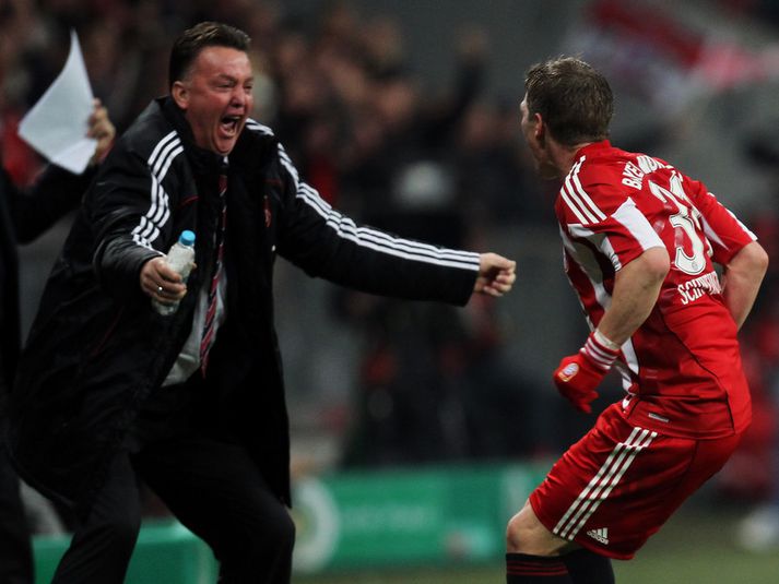 Louis van Gaal fagnar sigurmarki Bayern í leiknum í gær.