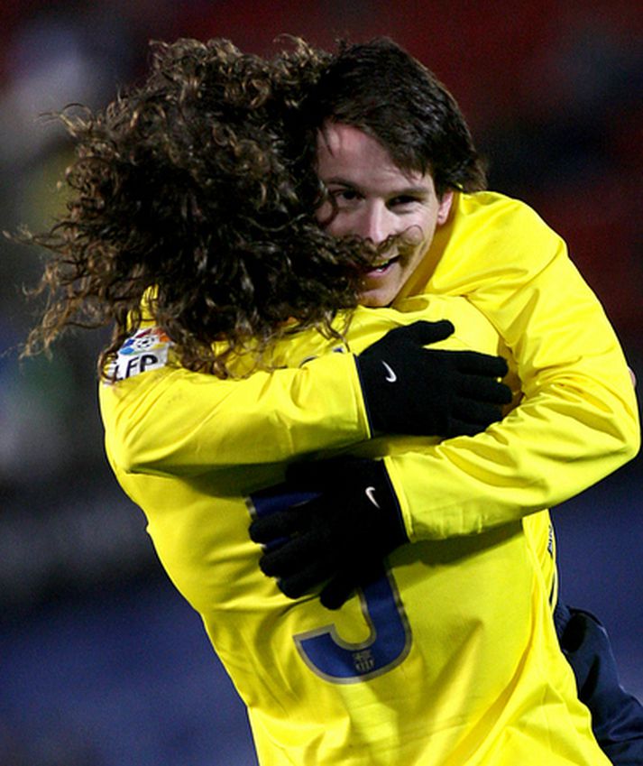 Lionel Messi fagnar marki sínu í kvöld.