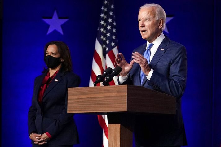 Biden og Harris þegar sá fyrrnefndi ávarpaði stuðningsmenn þeirra í Wilmington í Delaware í nótt.