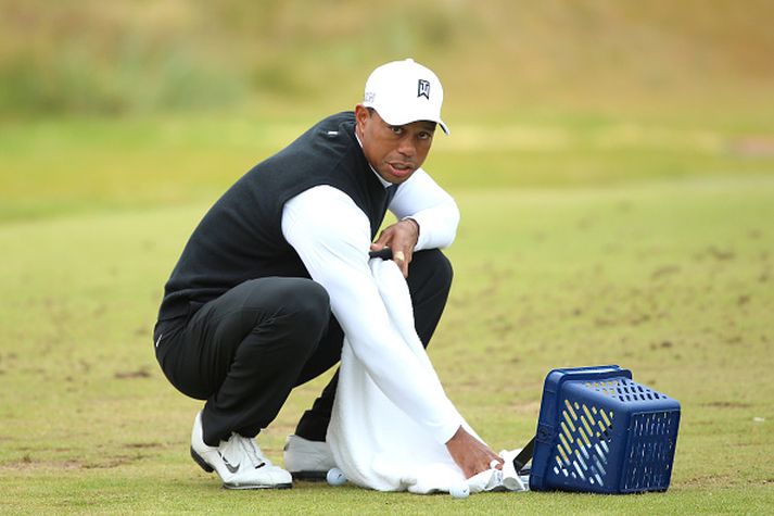 Tiger undirbýr æfingu á St. Andrews í gær.