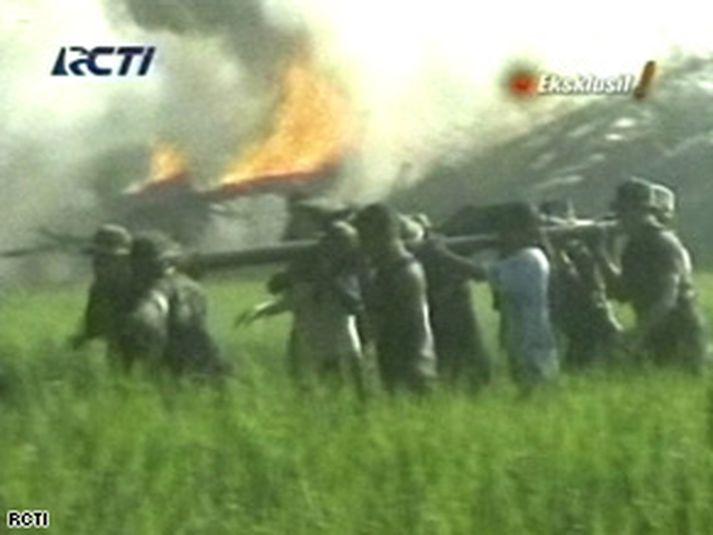 Björgunarmenn við störf.