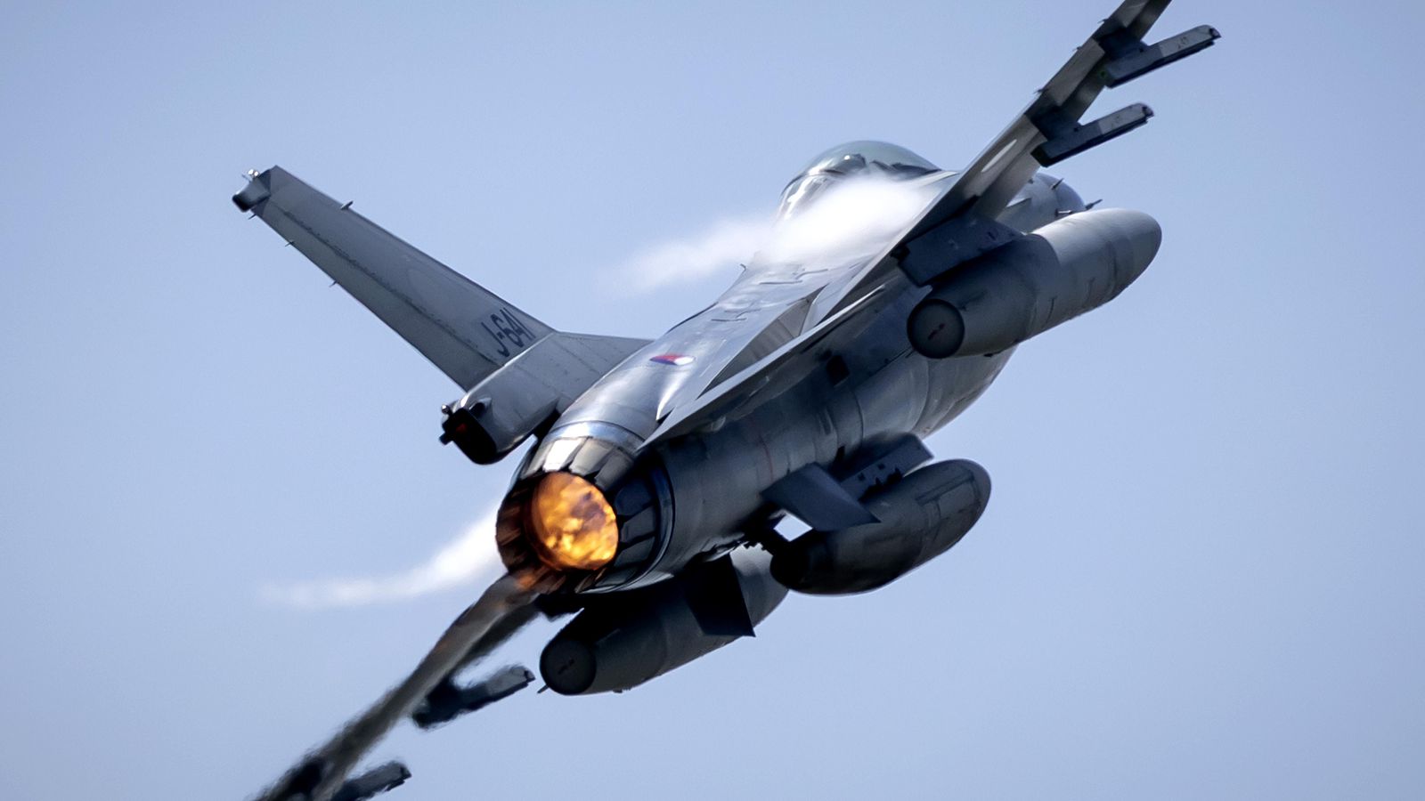 Skutu flug­skeytum fyrir tólf milljarða á einni nóttu