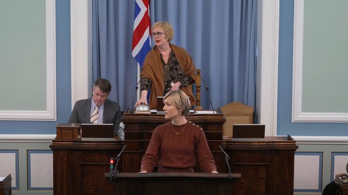 Þórunn Sveinbjarnardóttir forseti Alþingis þurfti að biðja þingmenn um að hafa hljótt.