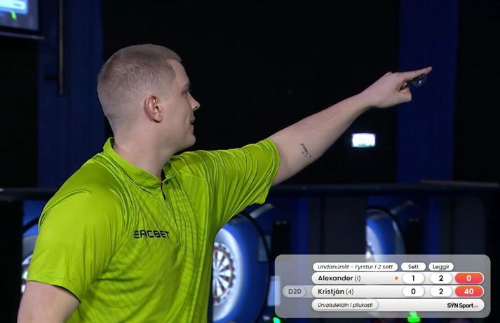 Alexander Veigar Þorvaldsson tryggði sér sæti í úrslitum úrvalsdeildarinnar í pílukasti í gær.