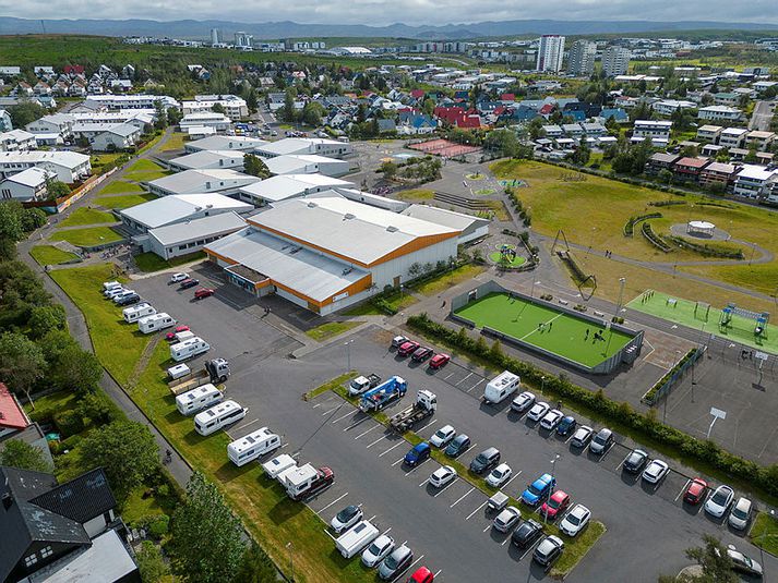 Seljaskóli er fyrir börn á aldrinum sex til sextán ára í efra Breiðholti.
