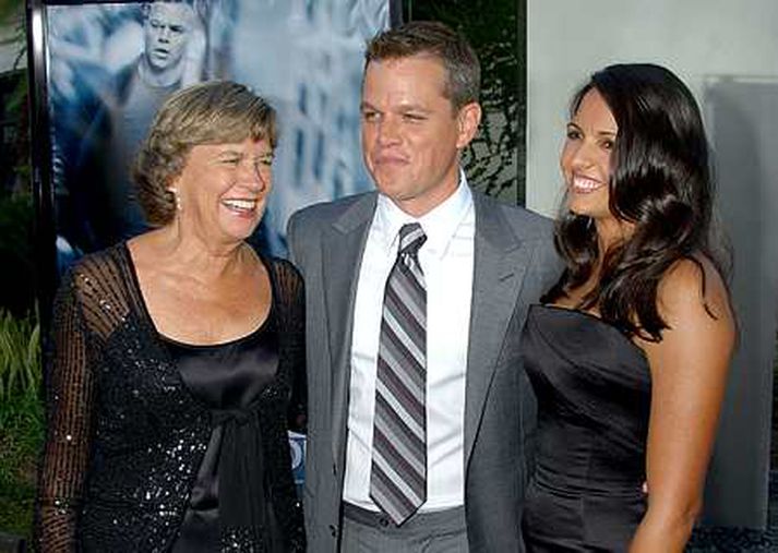 Matt Damon er hér ásamt móður sinni, Nancy, og konu sinni Luciönu Barroso.