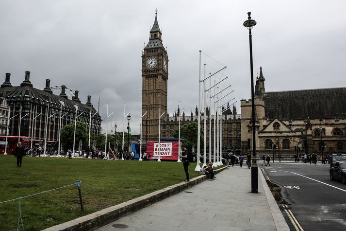 Gengi pundsins hefur fallið um 14 prósent frá því að kosið var í Brexit-kosningunum þann 23. júní.