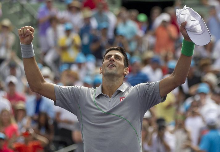 Djokovic fagnar sigrinum.