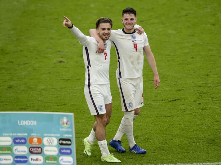 Jack Grealish og Declan Rice eftir sigurinn á Þýskalandi í 16-liða úrslitum.