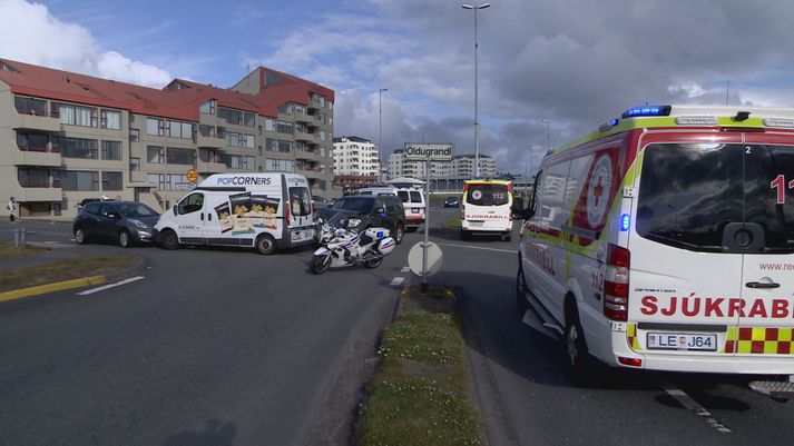 Lögregla og sjúkrabíll komu á vettvang.